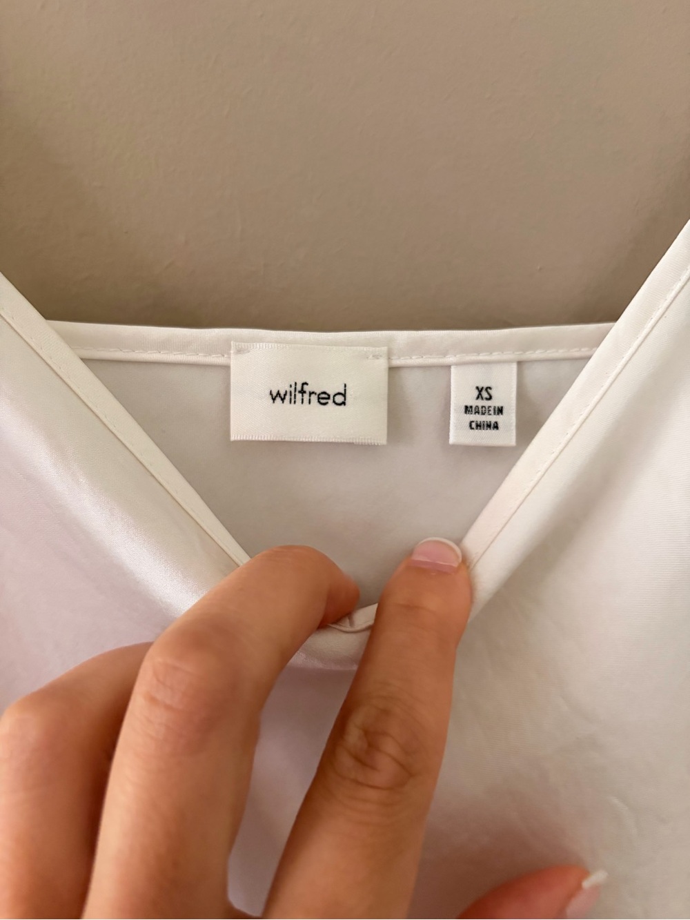 Wilfred White V-Neck Silk-Blend Top